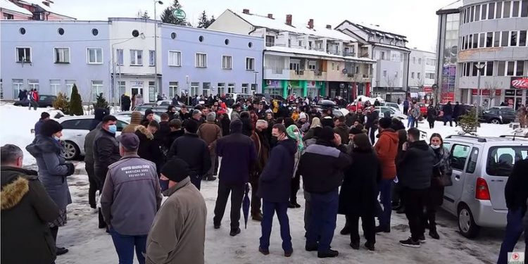 Mladić ubo muškarca u Sjenici, grad ga podržava: Tvrde da se iza svega krije seksualno uznemiravanje