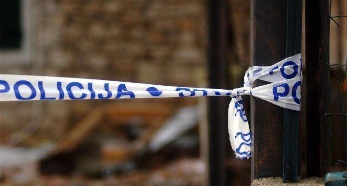 NEZAPAMĆENA TRAGEDIJA U BIH Osmoro mladih koji su se ugušili plinom imali po 19 godina, mediji prenose da su u vikendici bile još dve osobe i da su kritično