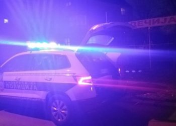UŽAS U ČAČKU Devojka spala sa motora, vozač je ostavio da leži NA TROTOARU i nastavio dalje