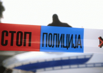 JEZIVA NOĆ U NIŠU: Devojka (17) nožem ubola momka (20) u stomak, komšija čuo buku i svađu pa pozvao policiju