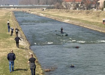 HTELA DA OPERE PATIKE, PA UPALA U REKU Srednjoškolka (17) se udavila u Nišavi, drugarica sa kojom je bila u šoku