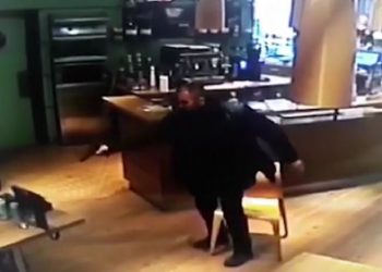 Uznemirujući video: Sjedili su za stolom, a onda je Marjan u Saru ispalio šest metaka