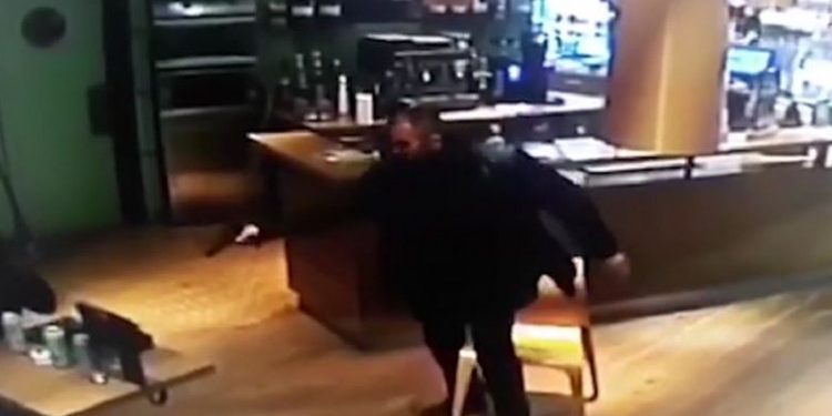 Uznemirujući video: Sjedili su za stolom, a onda je Marjan u Saru ispalio šest metaka