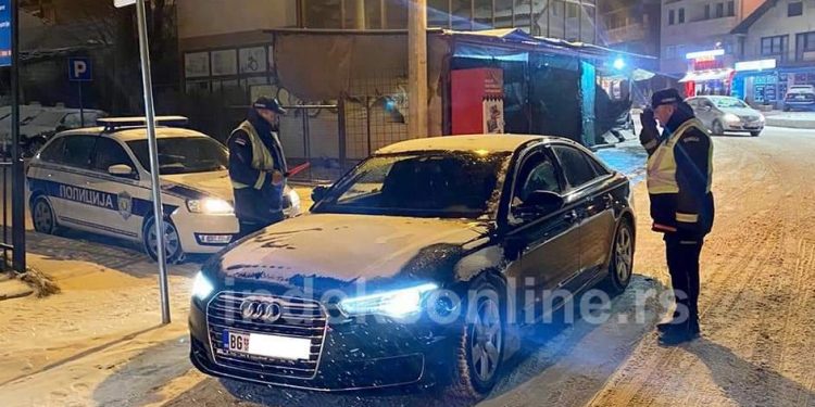 Velika akcija policije u Novom Pazaru! Zaplenjena droga i hladno oružje!
