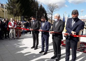 Trg “Alija Izetbegović” u općini Bužim danas je zvanično pušten u promet