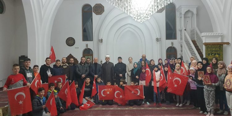 Udruženje Turaka u Srbiji posjetili Sultan Fatih džamiju u Tutinu