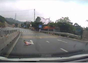 VIDEO) Vozač se šokirao kada je iz automobila ugledao bebu kako puže po autocesti