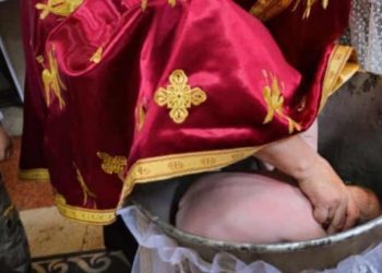 Rumuni ogorčeni zbog smrti novorođenčeta nakon krštenja