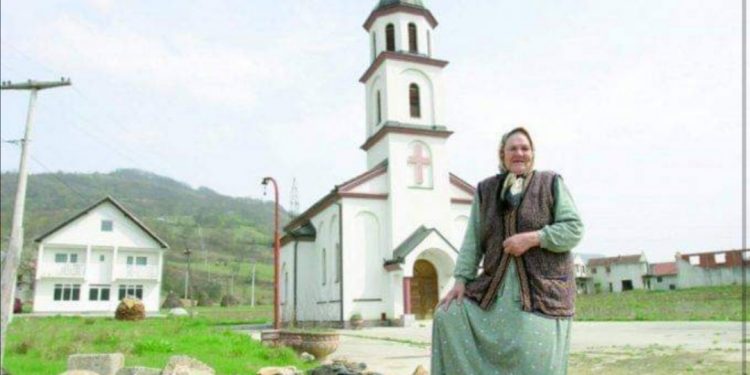 Nana Fata Orlović na infuziji: Ako saznate kada će ukloniti crkvu, javite mi, da uzmete muštuluk!