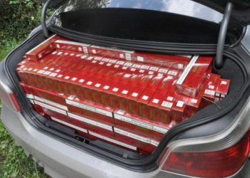 ZAPLENA U PAZARU: Muškarcu U Automobilu Pronađeno Čak 9.000 Pakli Cigareta