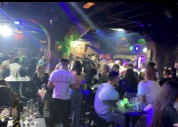 POTPUNA LUDOST: U KLUBU ZATEČENO 700 OSOBA, 40 MINUTA GA POLICIJA PRAZNILA