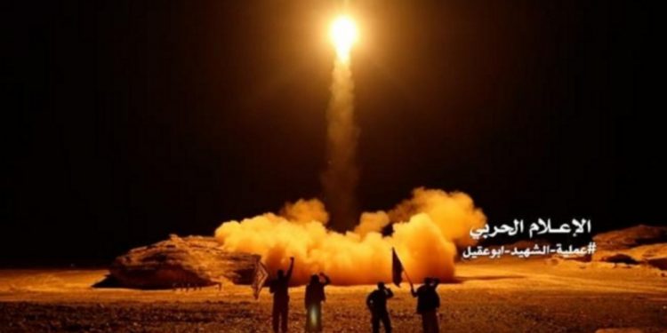 Jemenci izveli napad na saudijsku zračnu bazu naprednim raketama