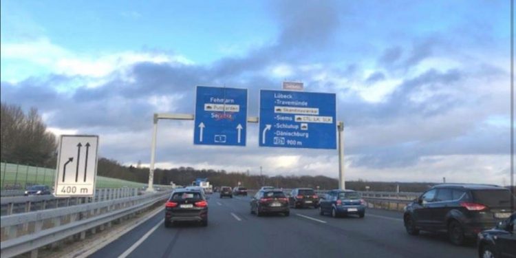 NJEMAČKA: Mladić na autoputu vozio u suprotnom smeru pa optužio navigacijski uređaj
