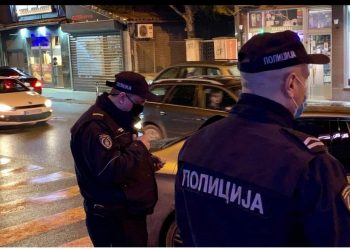 Razbijena još jedna KORONA ŽURKA Policija zatekla više od 100 gostiju u kafiću u centru Novog Pazara, uhapšen organizator