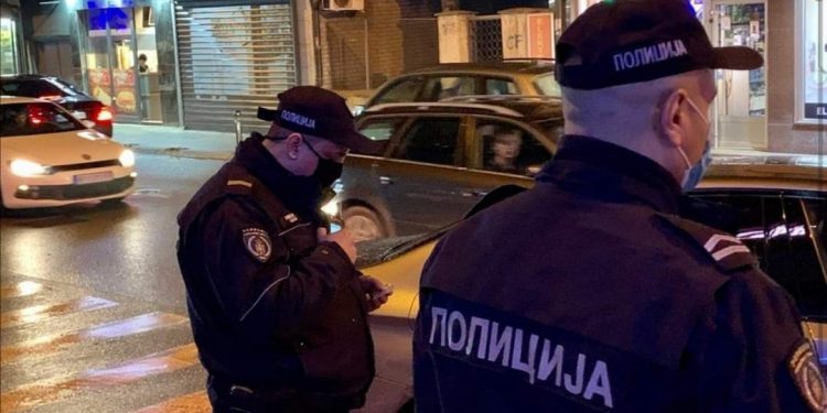 Razbijena još jedna KORONA ŽURKA Policija zatekla više od 100 gostiju u kafiću u centru Novog Pazara, uhapšen organizator