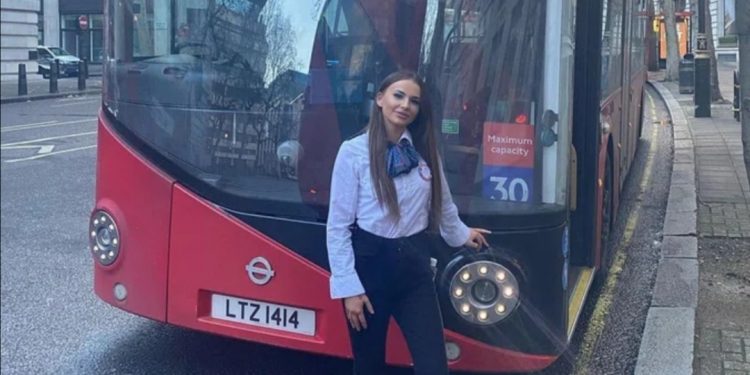 ONA JE NAJLEPŠI VOZAČ AUTOBUSA!