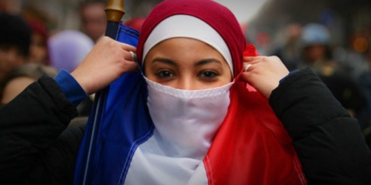 Le Pen traži zabranu hidžaba u Francuskoj
