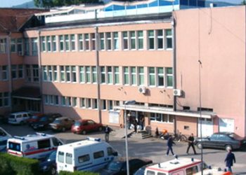 Tri anesteziologa sa strane zamena za obolele kolege