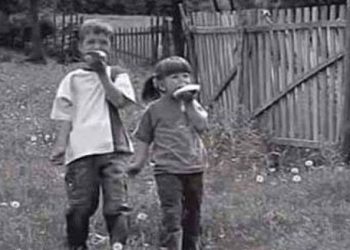 MAMA, NAMAŽI MI KRIŠKU: SJEĆATE LI SE DJETINJSTVA KAD SMO IMALI TAKO MALO, A BILI TAKO SRETNI