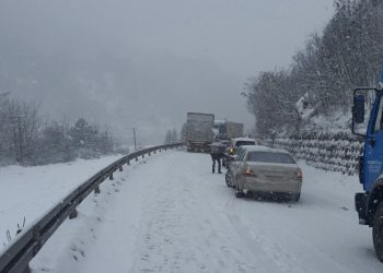 AMSS: Oprez zbog leda na putu, zabrana za kamione na ovim putnim pravcima