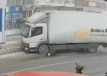 (VIDEO) Novi Pazar: Kamion Udario Pješaka