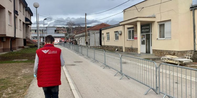 NOVI PAZAR: Porast broja hospitalizovanih! Preminuo jedan pacijent