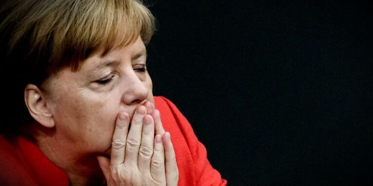 Njemačka se oprostila od Angele Merkel sa šest minuta neprekidnog aplauza.