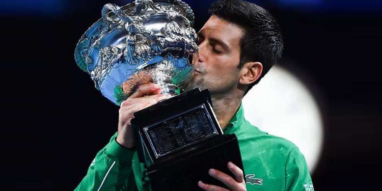KRALJ NE DA TRON! NOVAK 9. PUT OSVAJA TROFEJ NA AUSTRALIJAN OPENU: Srbin Počistio Medvedva za 18. Grend slem u karijeri! (VIDEO)