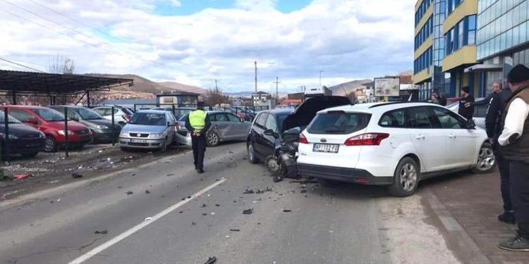 LANČANI SUDAR Kod Zgrade Stig! Oštećeno Više Automobila!