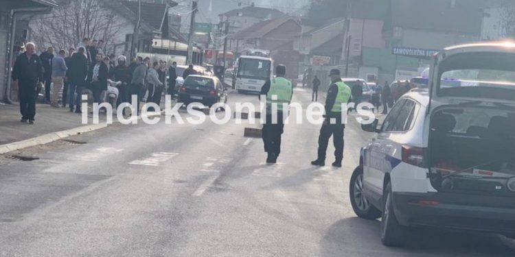 STRAVIČNA NESREĆA U NOVOM PAZARU! Vozač udario dete na biciklu (FOTO)