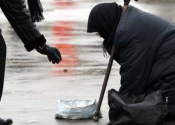 TUŽNA PRIČA O PROSJAKINJI IZ TUZLE, MAJKE KOJA MORA PROSITI PORED SINOVA U NJEMAČKOJ