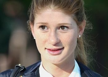 “KAD BI SAMO VAKCINA IMALA TU MOĆ” Gejtsova ćerka primila vakcinu protiv korone i našalila se na račun teorija zavera