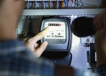 Kilovati skuplji skuplji za 3,4 odsto, paklice za oko 10 dinara – uskoro poskupljuje i nafta i namirnice