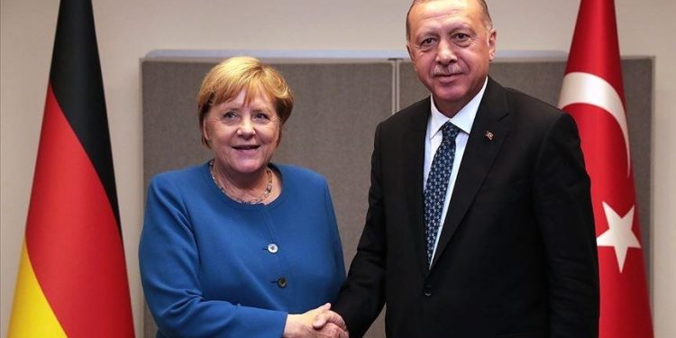 Erdogan i Merkel razgovarali o regionalnim pitanjima, uključujući odnose Turske i EU