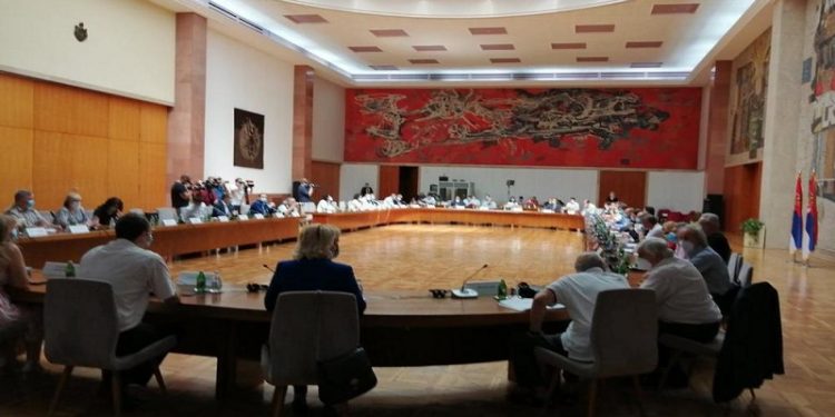 Sutra zaseda Krizni štab: TRI KLJUČNE MERE na stolu, oko jedne će se najviše LOMITI KOPLJA, a čija reč će biti poslednja?