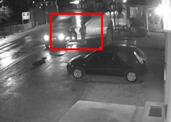 (VIDEO) VELIKI SKANDAL NA POMOLU! Pivskom flašom gađao džamiju u BIH, a sada je dobio poziv za nacionalni tim! Pa, ovo nema nigde…