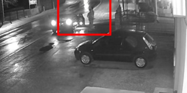(VIDEO) VELIKI SKANDAL NA POMOLU! Pivskom flašom gađao džamiju u BIH, a sada je dobio poziv za nacionalni tim! Pa, ovo nema nigde…