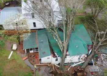(VIDEO) TORNADO NAPRAVIO HAOS U ALABAMI: Udario na manja mesta, velika materijalna šteta!