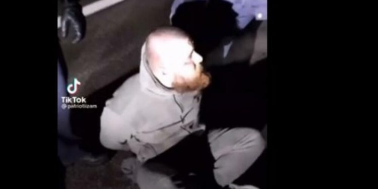 IZBODENI VOZAČ LASTE ZA KURIR OTKRIVA TRENUTKE HORORA IZ AUTOBUSA! Skuvao sam mu kafu i zaspao, POMAHNITALI HRVAT JE IZVADIO NOŽ