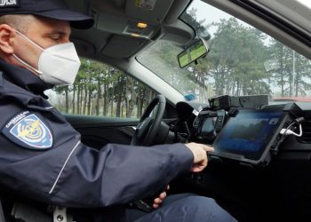 VOZAČI PAŽNJA, POLICIJA IMA NOVU OPREMU! Za 4 sata otkrivena 52 vozila sa isteklom registracijom/FOTO/