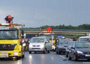 HAOS NA NJEMAČKOJ AUTOCESTI: U sudaru učestvovalo čak 65 vozila i kamiona, povređeno je 18 osoba, autocesta zatvorena