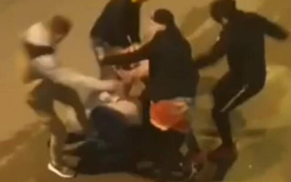 (VIDEO) Sandžak: Momka PRETUKLA ŠESTORICA Mladića!