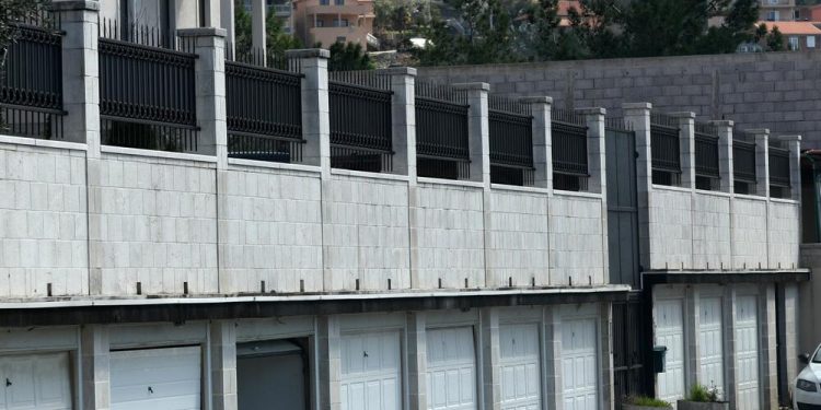 Opsadno stanje: Policija pretresa pripadnike kavačkog klana?