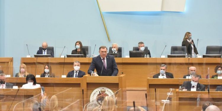 Dodik: Zabluda je da će OHR napraviti građansku državu i poništiti “Republiku Srpsku kao genocidnu tvorevinu”‘