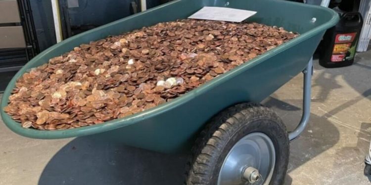 ŠEF IZ PAKLA! Isplatio je radnika na SRAMAN NAČIN, a uz to mu je poslao i GNUSNU PORUKU (FOTO)