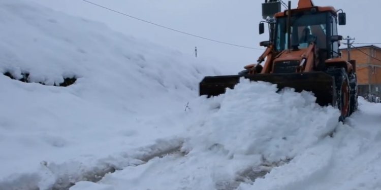 (VIDEO) Uprkos velikom snijegu putevi u Tutinu prohodni