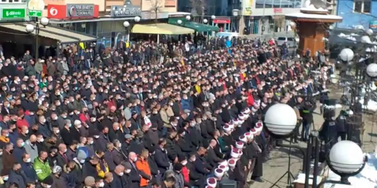 Klanjanja dženaza Rafetu Husoviću