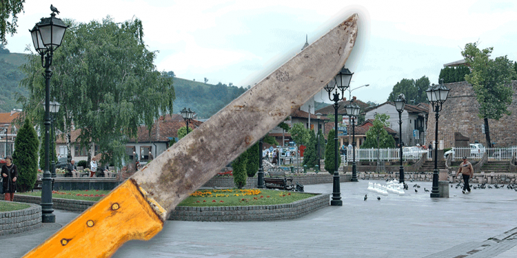 KRVOPROLIĆE U PAZARU: Ćerka dozivala pomoć nakon što joj je otac nožem izbo majku POLICIJA GA SPREČILA DA PRESUDI SEBI