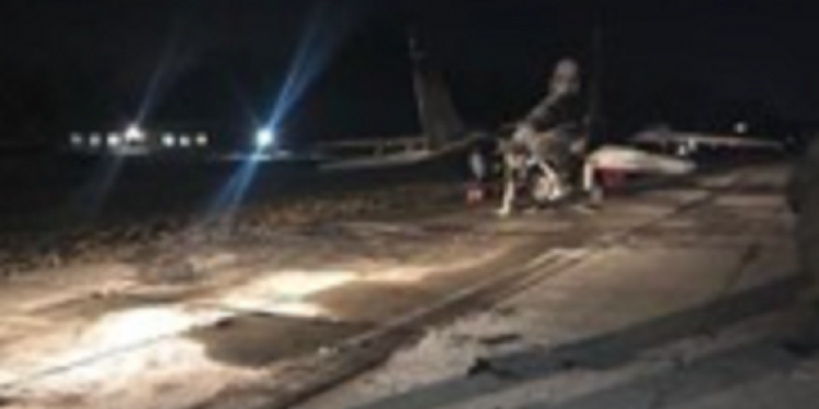 Automobilom udario u avion MiG-29