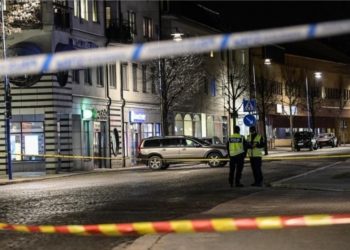 (VIDEO) NAPAD KOJI POLICIJA TRETIRA KAO TERORISTIČKI: Izbodeno najmanje osam ljudi